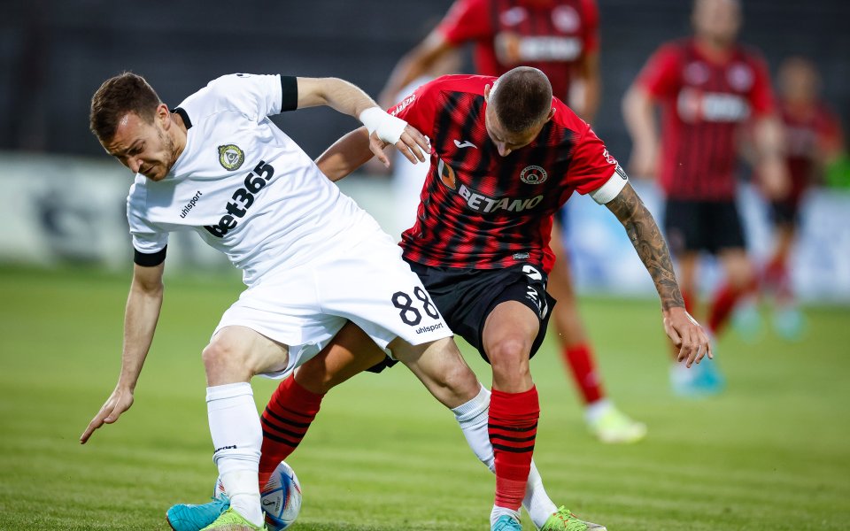 Отборите на Славия и Локомотив София се срещат в двубой