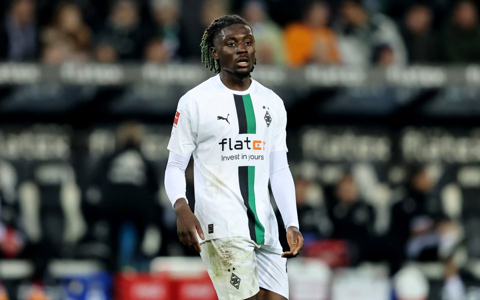 Ливърпул продължава да търси опции за своята полузащита, като най-спряганите