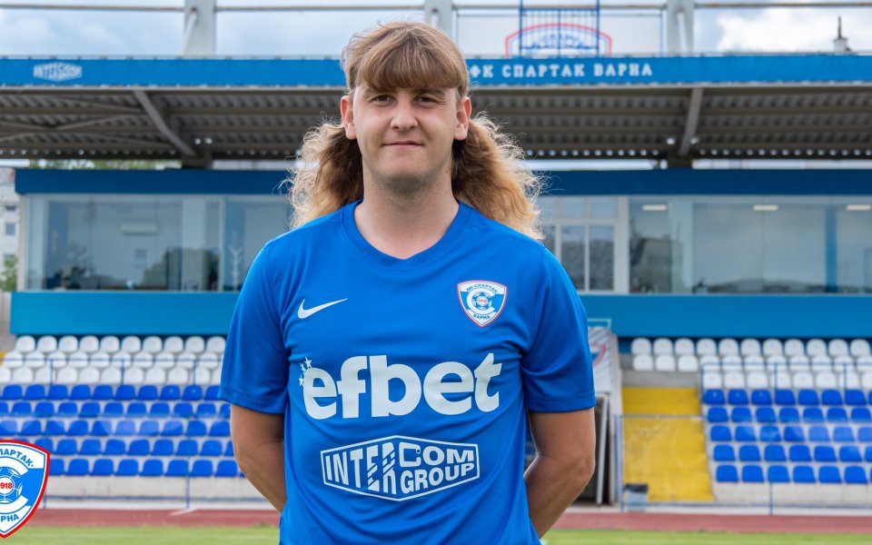 Даниел Начев продължи договора си със Спартак Варна, съобщиха от