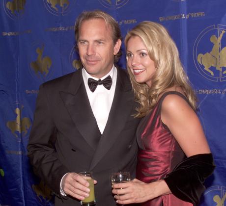 Кристин Баумгартнър бившата съпруга на Кевин Костнър отново каза да