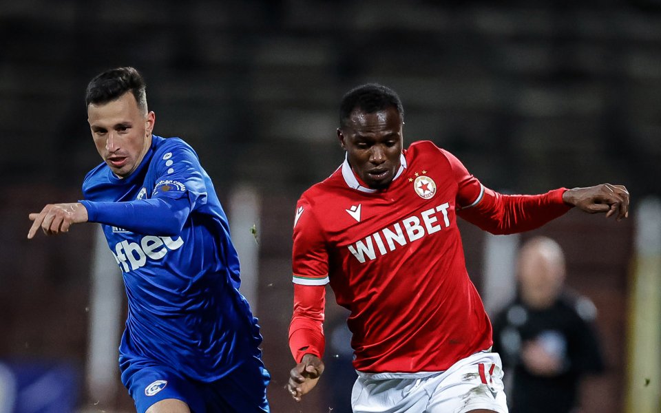 Позабравеният нападател на ЦСКА - Бисмарк Чарлс, иска да остане