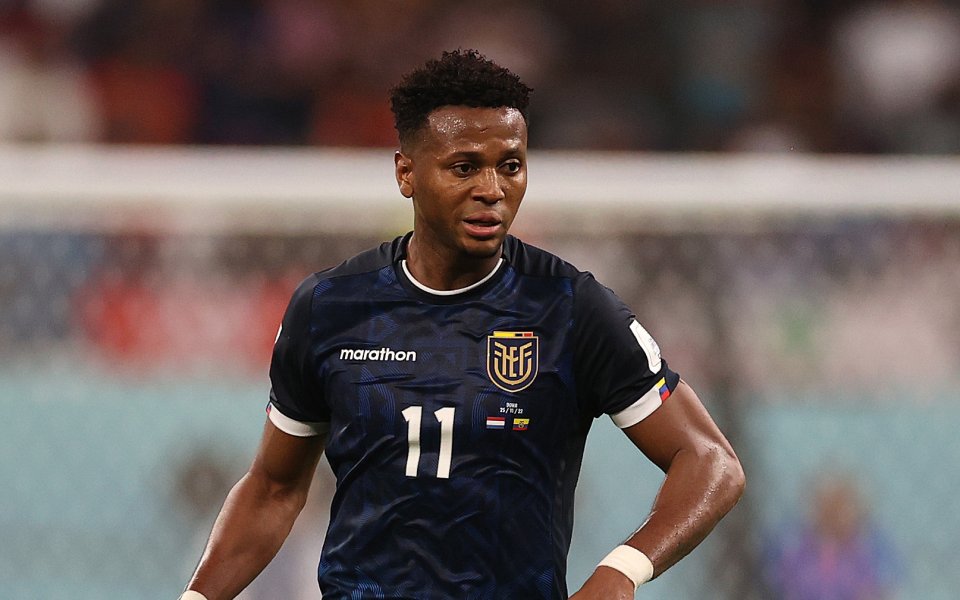 Исканият от ЦСКА централен нападател Майкъл Естрада е на път