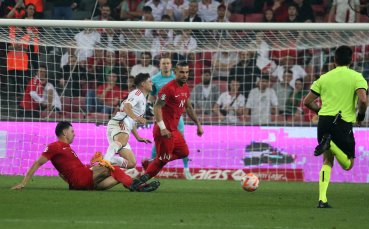 Турция надви Уелс с 2 0 в квалификация за Европейското първенство