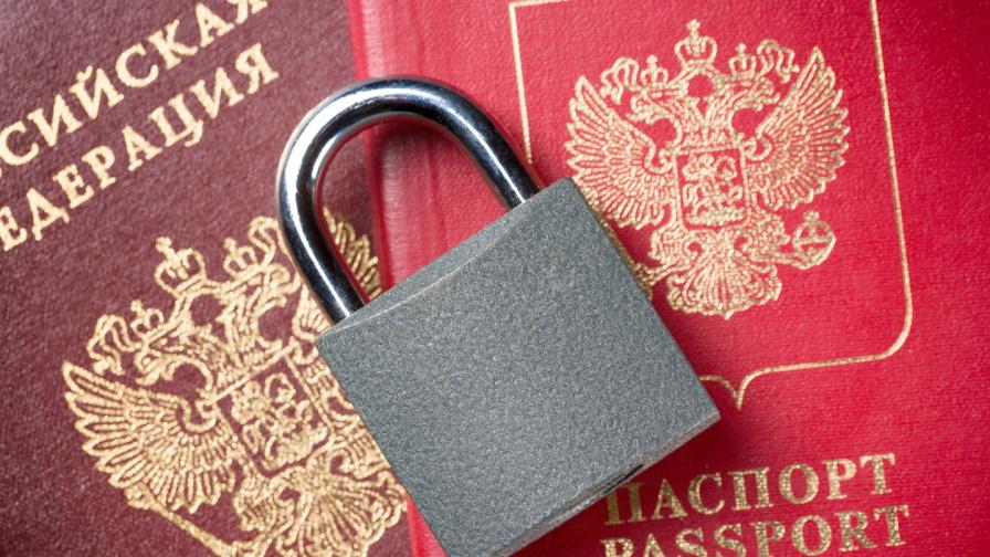 Латвия спира напълно издаването на визи за руснаци