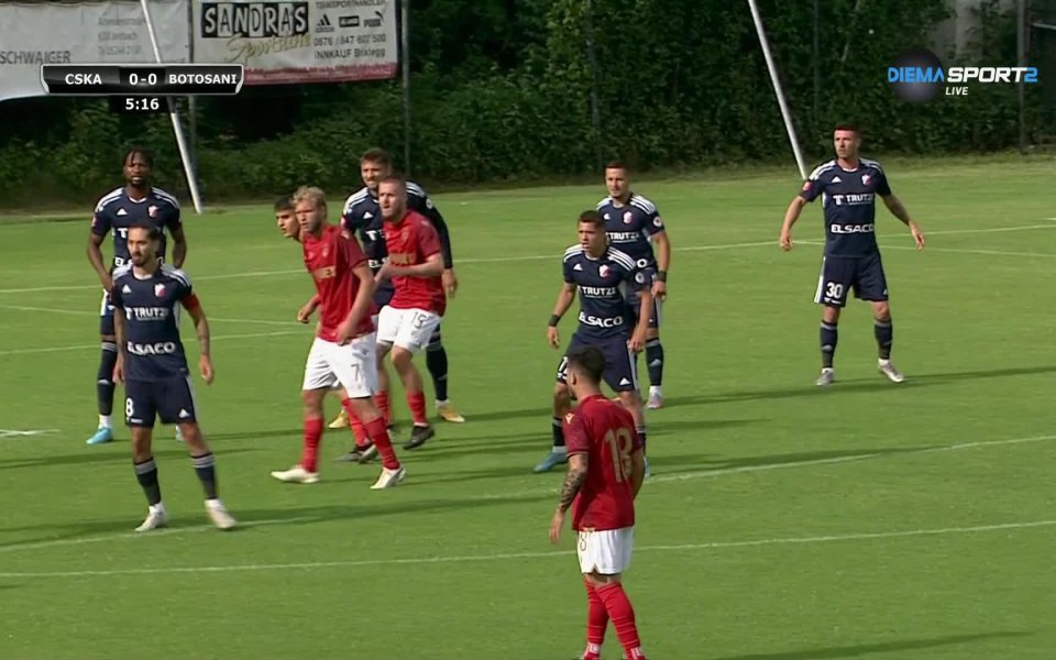 ЦСКА започна по-добре срещата и още в 6-ата минута червените