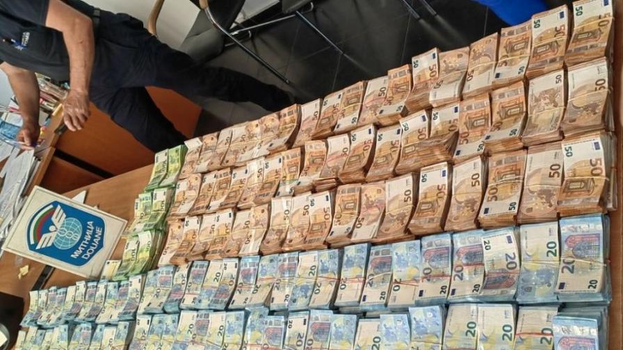 Недекларирана валута за над 1.7 млн. лева е задържана на "Капитан Андреево"