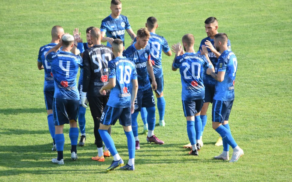 Черноморец Бургас и Марек Дупница се изправят в двубой от