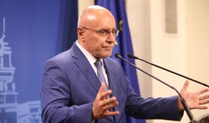 Шефът на БНБ Димитър Радев предупреждава за капан: Данъкът за банките удря по лихвите и кредитите