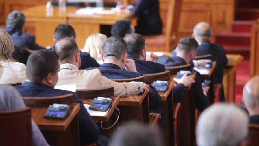 Депутатите решиха да дадем БТР-и на Украйна
