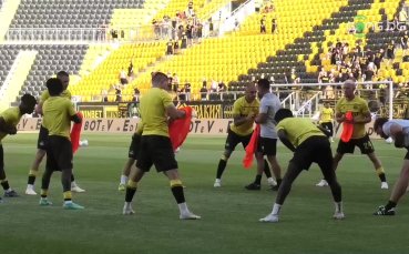 Ботев Пловдив и Левски загряват преди двубоя си на стадион