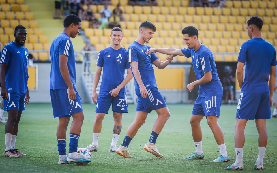 Отборът на Левски пристигна в Скопие. Сините тръгнаха до столицата на Северна