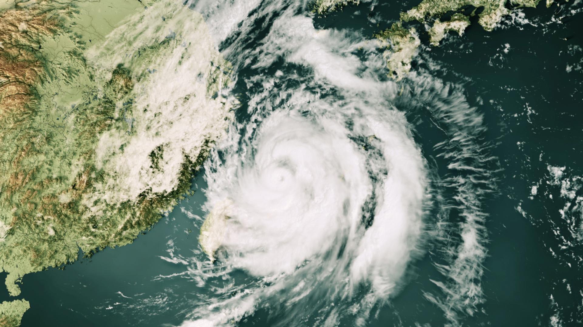 Хонконг затвори училищата и отмени полети заради приближаването на тайфуна