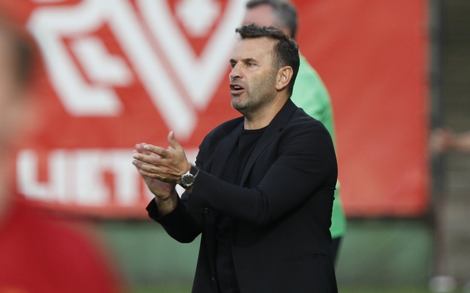 Старши треньорът на Галатасарай Окан Бурук бе горд с футболистите