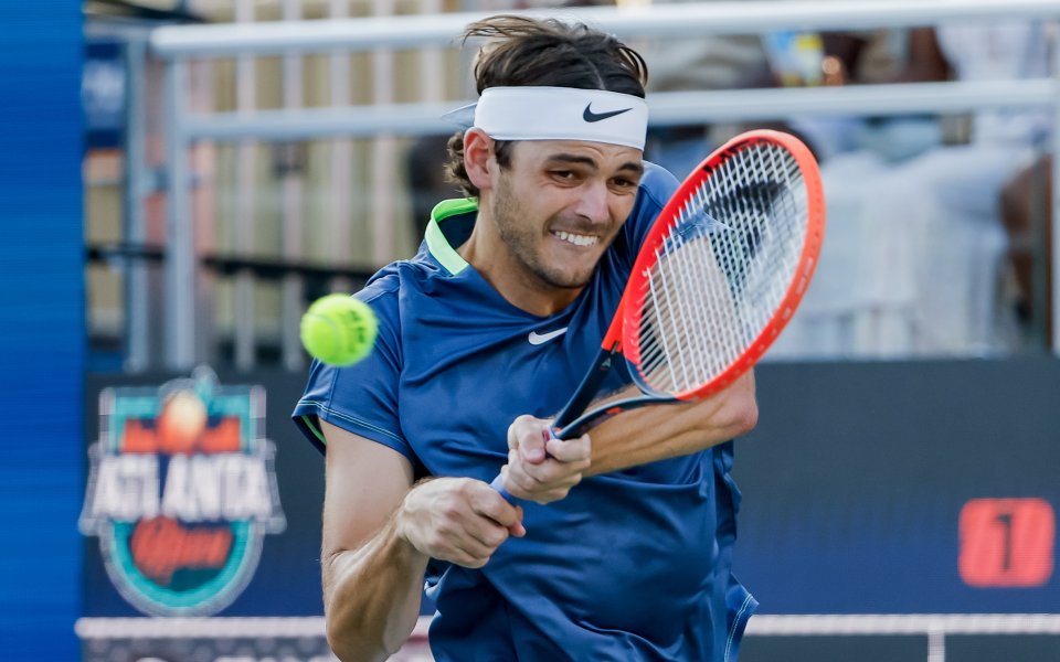 Водачът в схемата Тейлър Фриц се класира за четвъртфиналите на