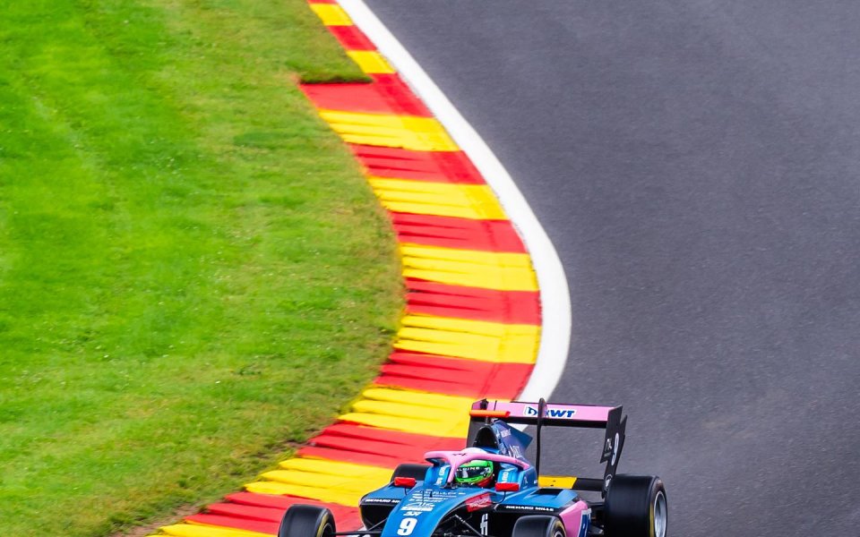 В две много вълнуващи надпревари на пистата Спа участва този