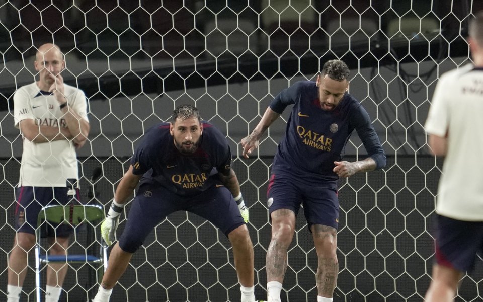 Пари Сен Жермен и Интер играят при резултат 1:0. В