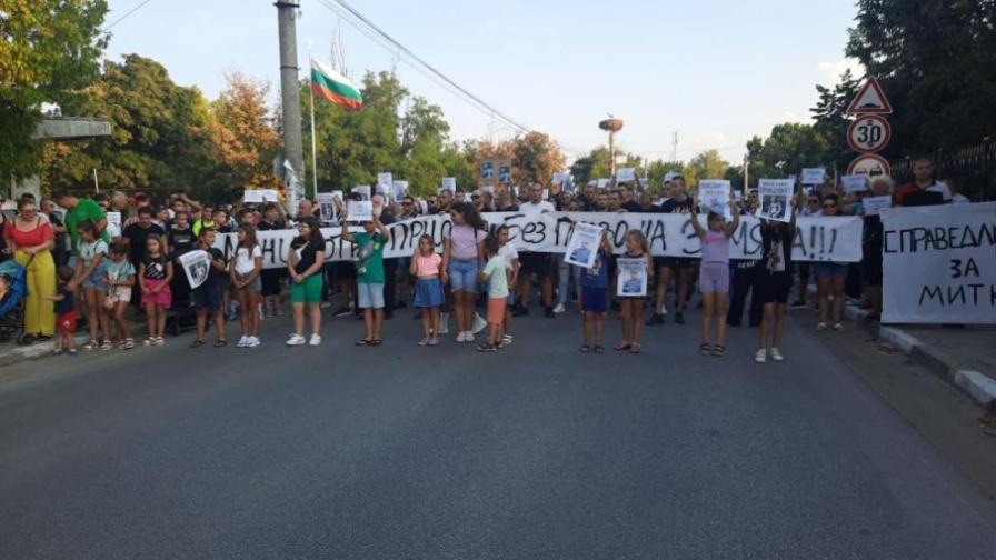 Четвърта вечер на протести в Цалапица след убийството на Димитър