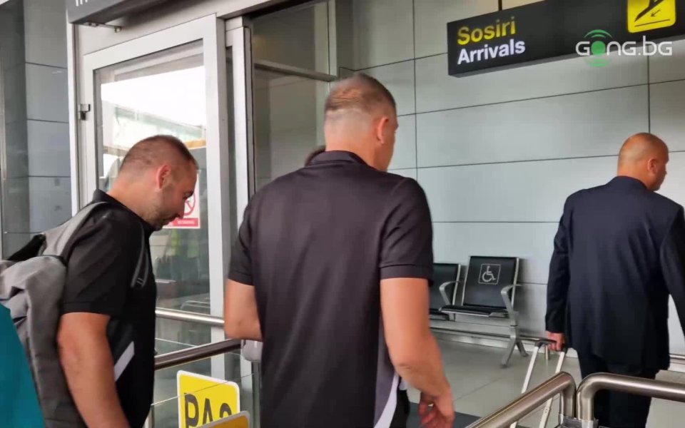 ЦСКА вече е на румънска земя. Червените кацнаха в Букурещ