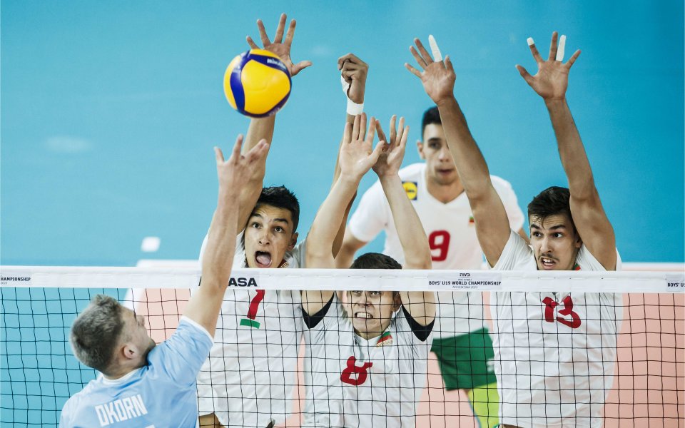 България срази Бразилия и се класира на 1/4-финалите на Световното по волейбол за юноши