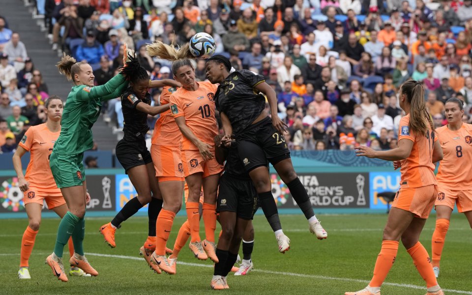 Отборът на Нидерландия победи Република Южна Африка с 2:0 в