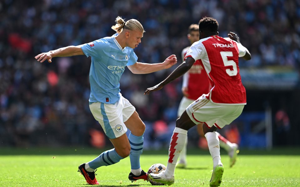 Отборите на Арсенал и Манчестър Сити играят при резултат 0:0