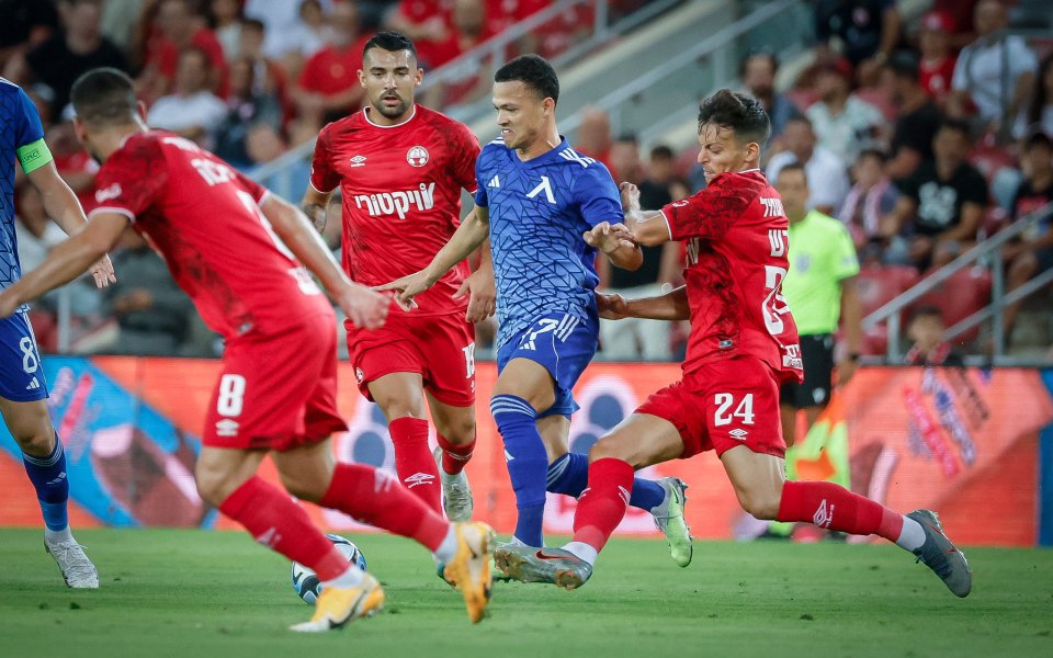 По време на срещата между Апоел Беер Шева и Левски