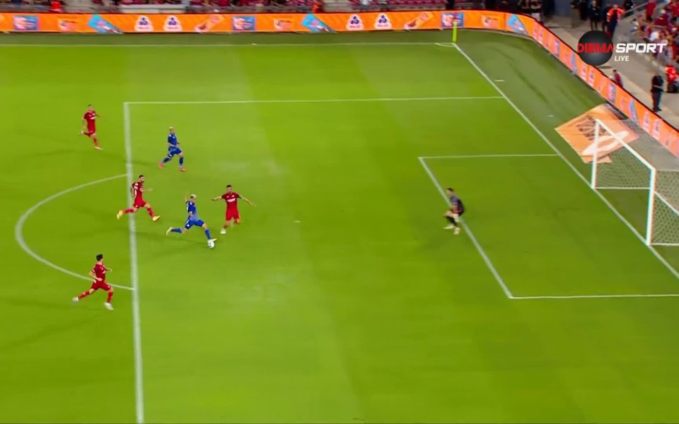 Уелтън засече грешно подаване на домакините и намери Рикардиньо, който