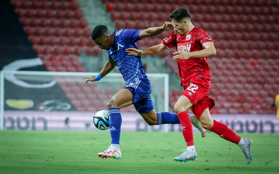 Крилото на Апоел (Беер Шева) Кристофер Петерсон е получил контузия