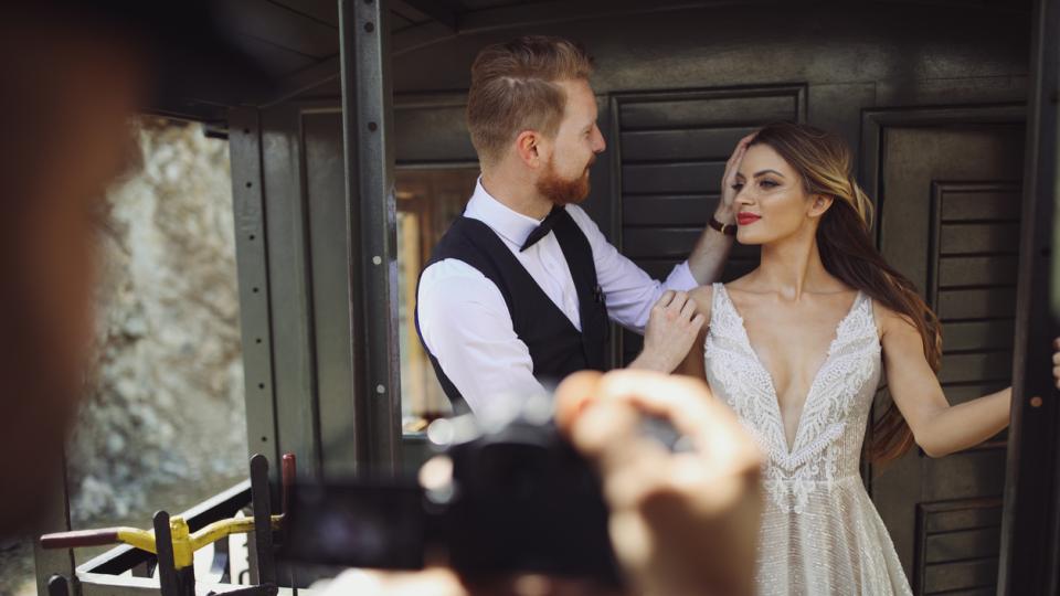 Булка моли за възстановяване на сумата за снимки, след като