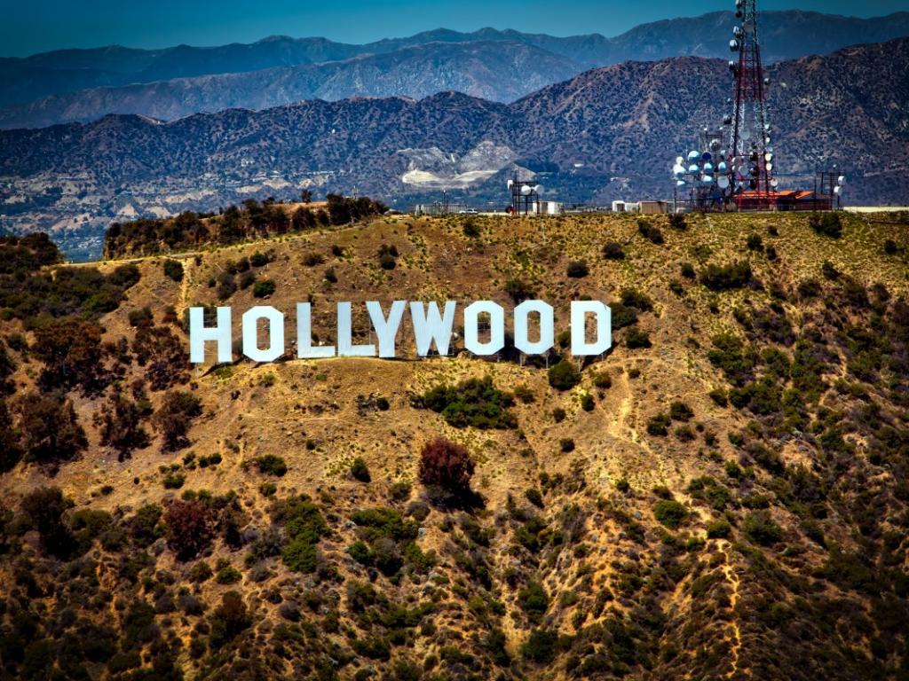 Емблематичният надпис Холивуд в Лос Анджелис навършва 100 години и