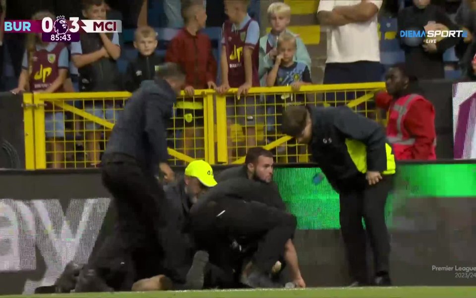 Четири минути преди края на редовното време в сблъсъка между