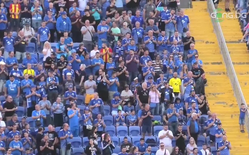 Привържениците, дошли да гледат на живо Левски срещу Ботев Враца,