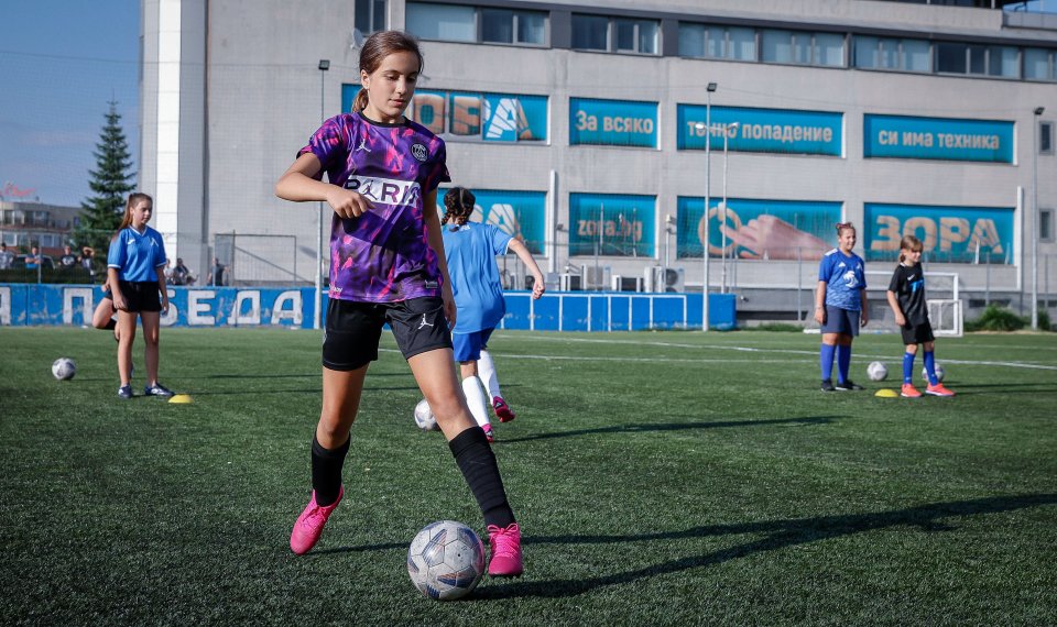 Първа тренировка на девическия отбор на Левски1