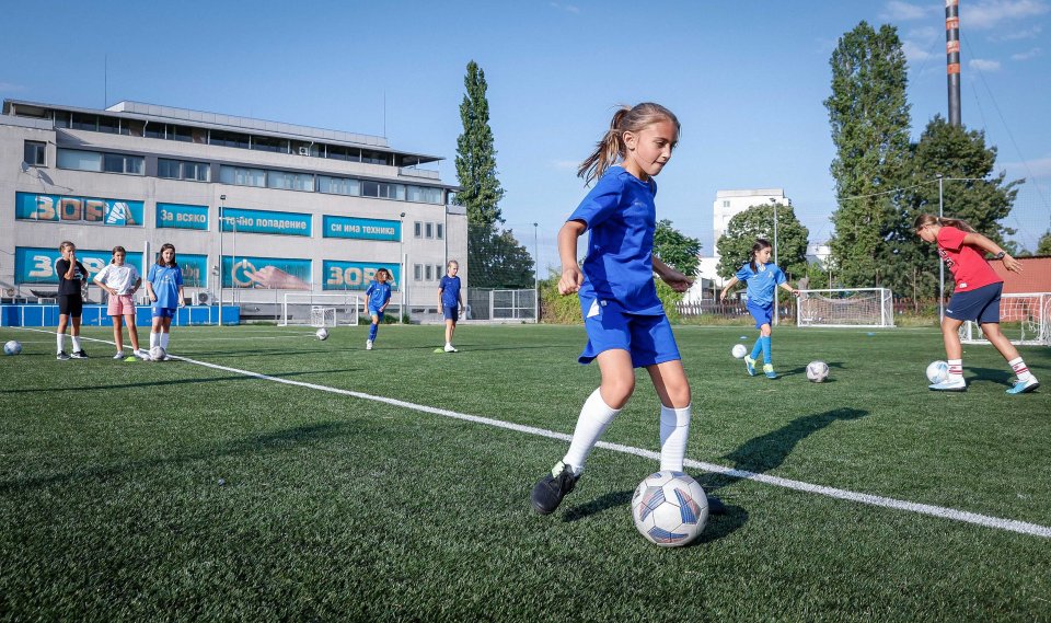 Първа тренировка на девическия отбор на Левски1