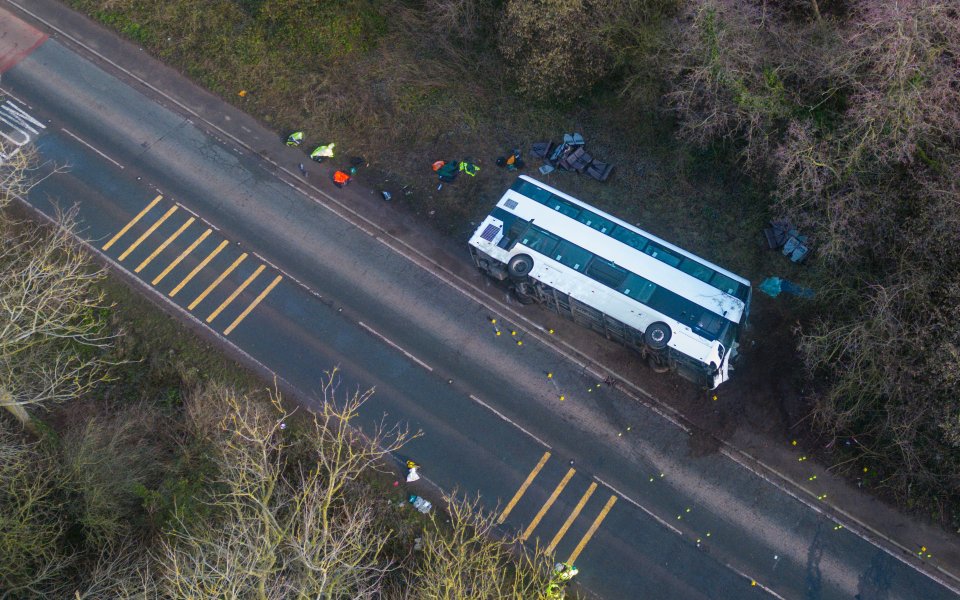 Трима души са починали след нападение срещу автобус, превозващ привърженици
