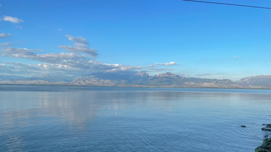 <p>На косъм от трагедия: Спасиха петима души в Охридското езеро</p>