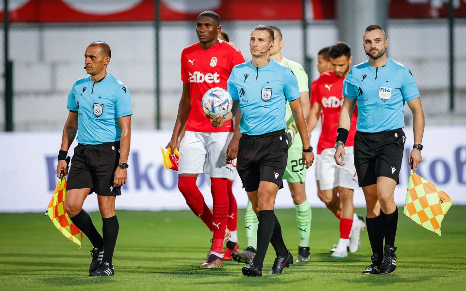 Отборите на ЦСКА 1948 и Етър играят при резултат 1:0