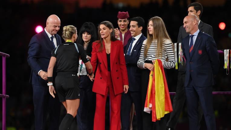 Кралица Летисия отпразнува победата на Испания на Световното първенство по футбол за жени