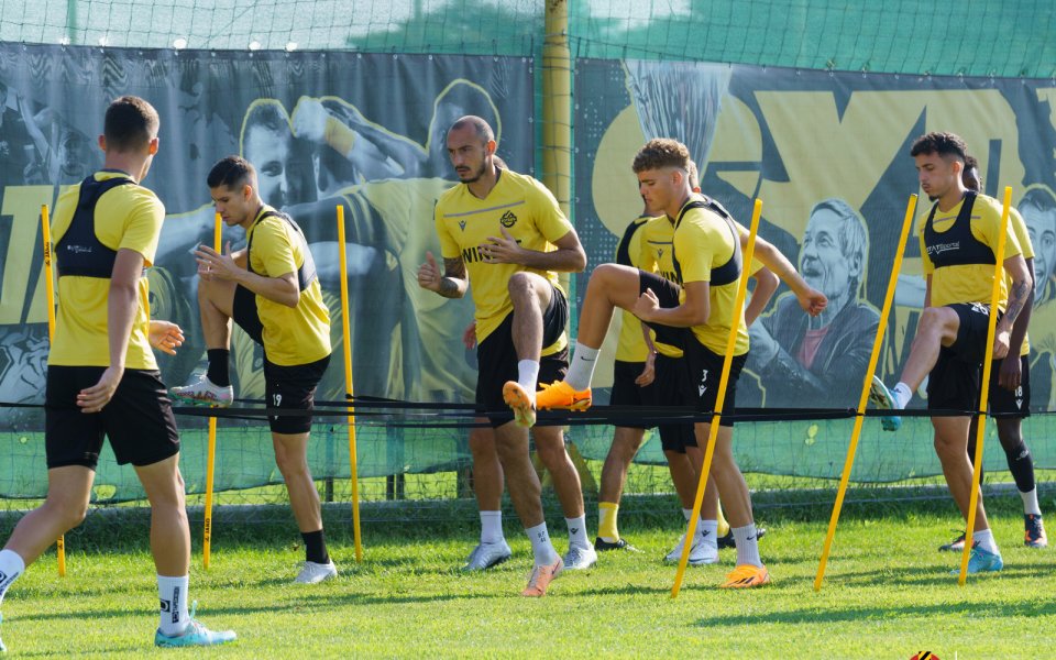 Новакът Етър Велико Търново приема Ботев Пловдив в ключов сблъсък