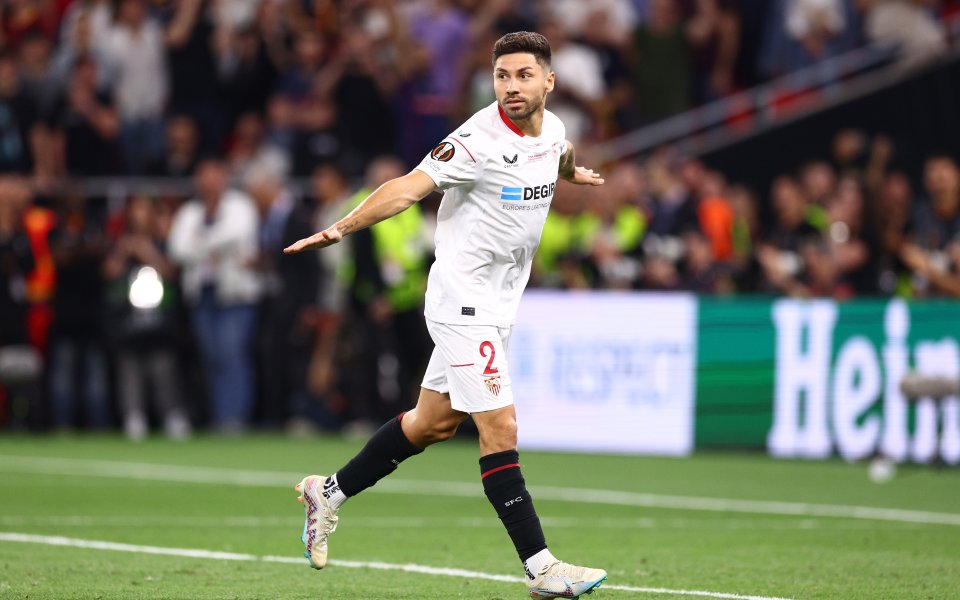 Английският елитен футболен клуб Нотингам Форест обяви, че е привлякъл