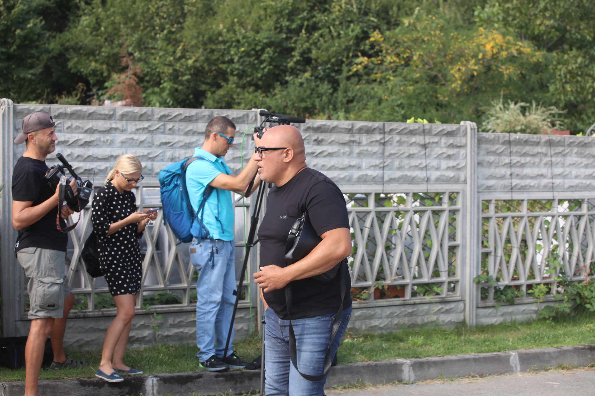 <p>Близки и познати изпращат Алексей Петров в последния му път. Поклонението е в Православен гробищен парк "Св. Архангел Михаил" в кв. "Бояна" в София</p>