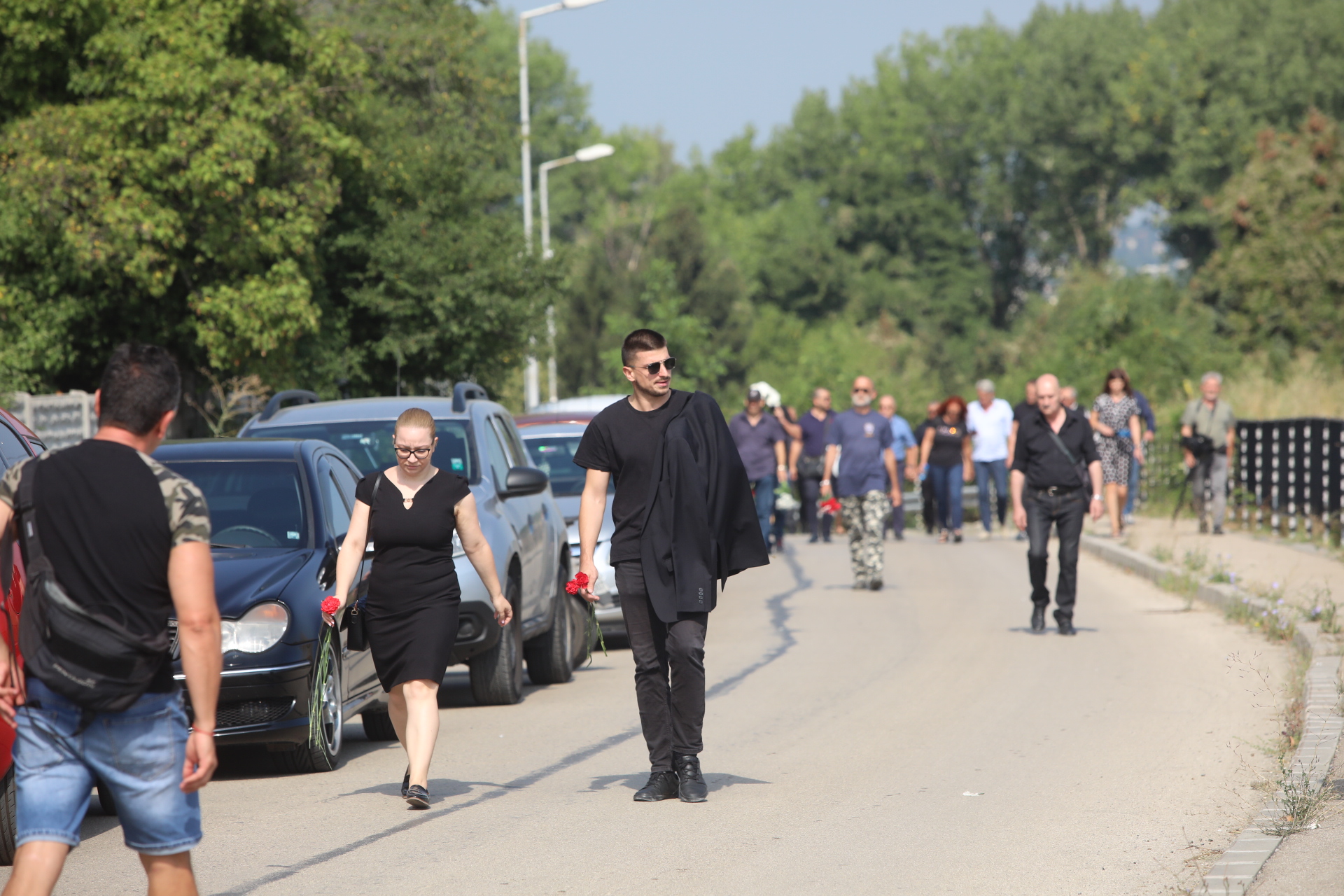 <p>Близки и познати изпращат Алексей Петров в последния му път. Поклонението е в Православен гробищен парк &quot;Св. Архангел Михаил&quot; в кв. &quot;Бояна&quot; в София</p>