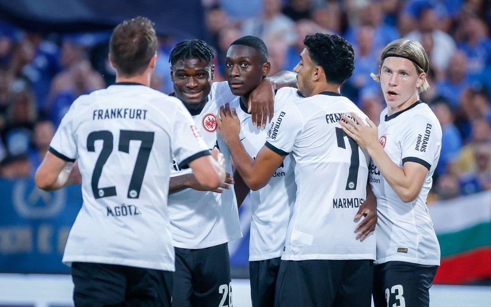 ПСЖ удря рамо на Левски