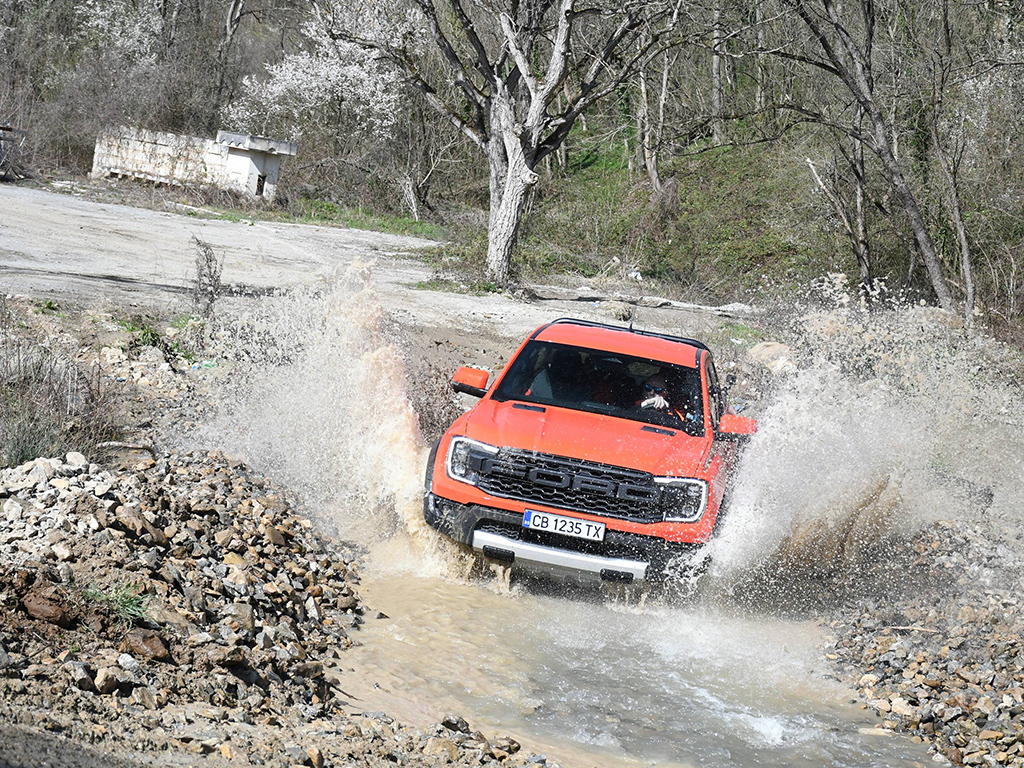 Зад волана на Ford Ranger Raptor