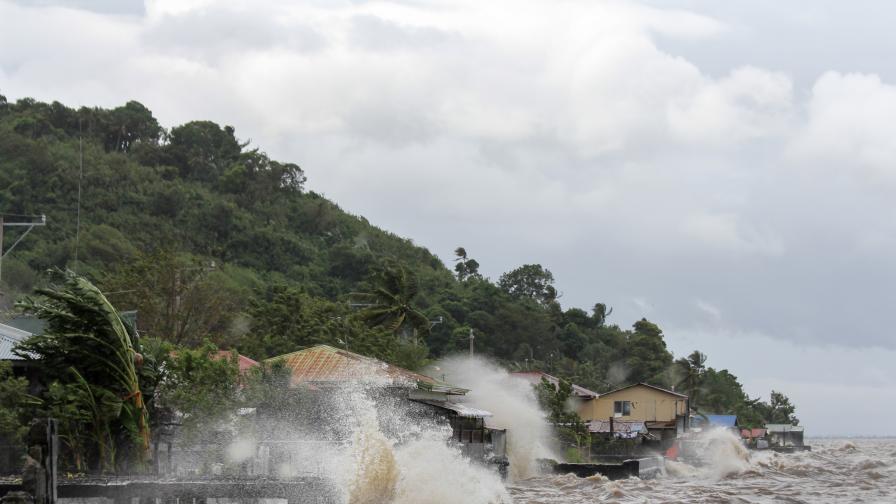 Нов тайфун причини наводнения във Филипините