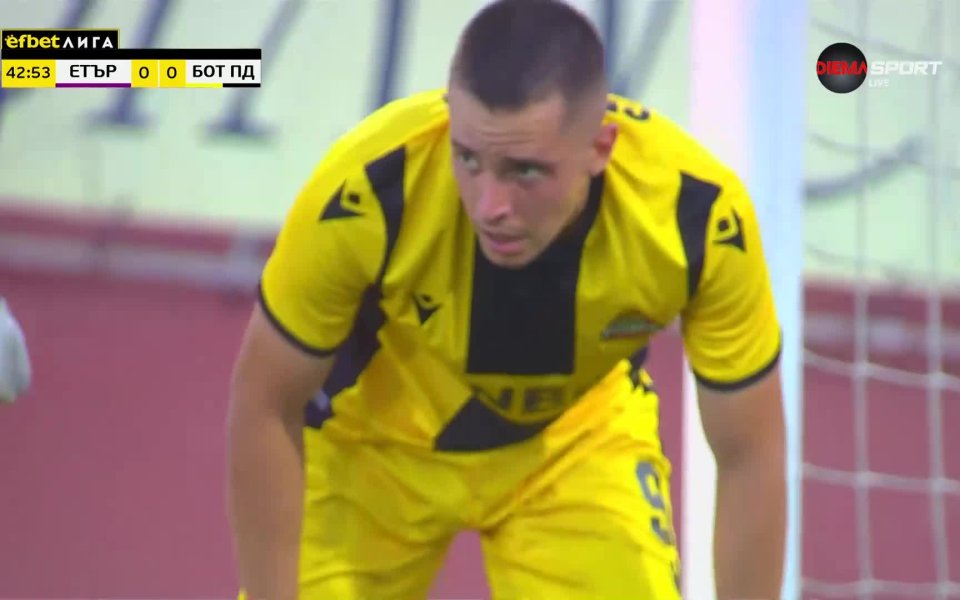 В 44-ата минута Мартин Секулич направи ужасяващ пропуск, след като