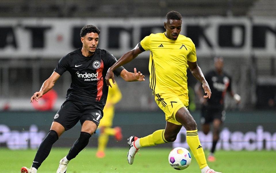 Айнтрахт Франкфурт приема Левски София на Дойче Банк Парк във