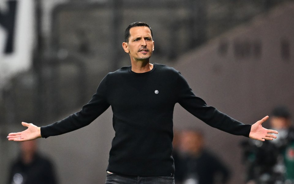 Треньорът на Айнтрахт Франкфурт - Дино Топмьолер, говори след победата