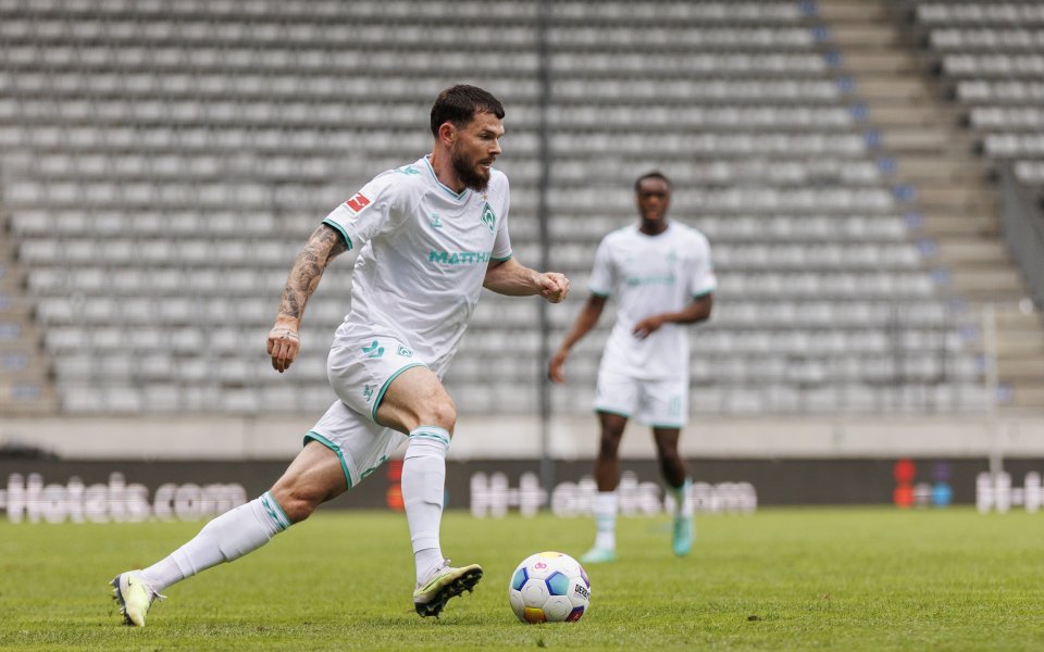 Германският Вердер Бремен се раздели с шотландския нападател Оливър Бърк.