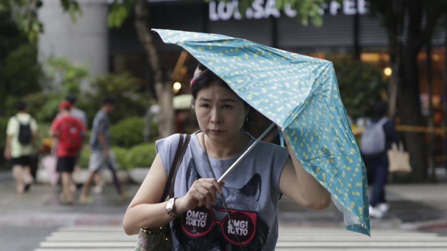 Тайфунът "Хайкуи" връхлетя Китай